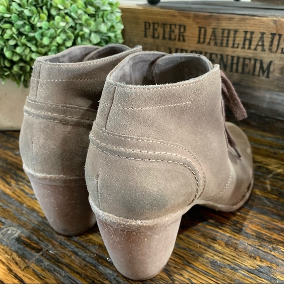 Clarks Ankle Bootie Ties High Heels Suede Brown 9 1/2 Boho - Picture 9 of 15